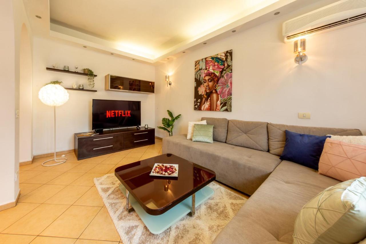 1br With Jacuzzi Near Herastrau: Ideal Getaway Bucarest
