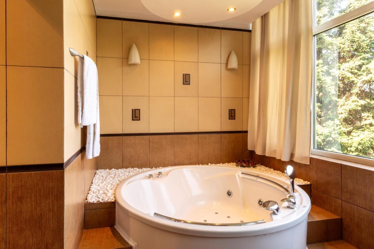 Appartamento 1br With Jacuzzi Near Herastrau: Ideal Getaway