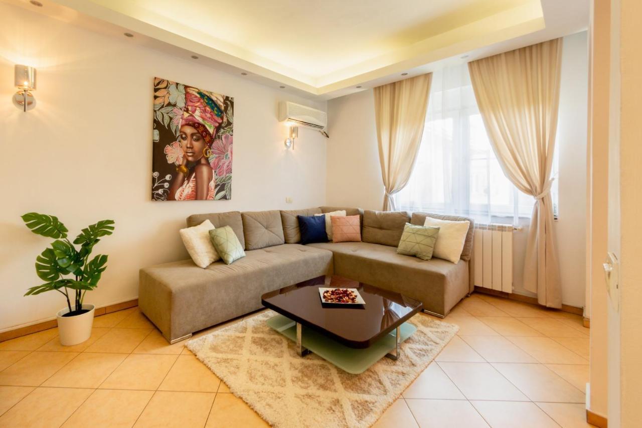 1br With Jacuzzi Near Herastrau: Ideal Getaway Appartamento Bucarest
