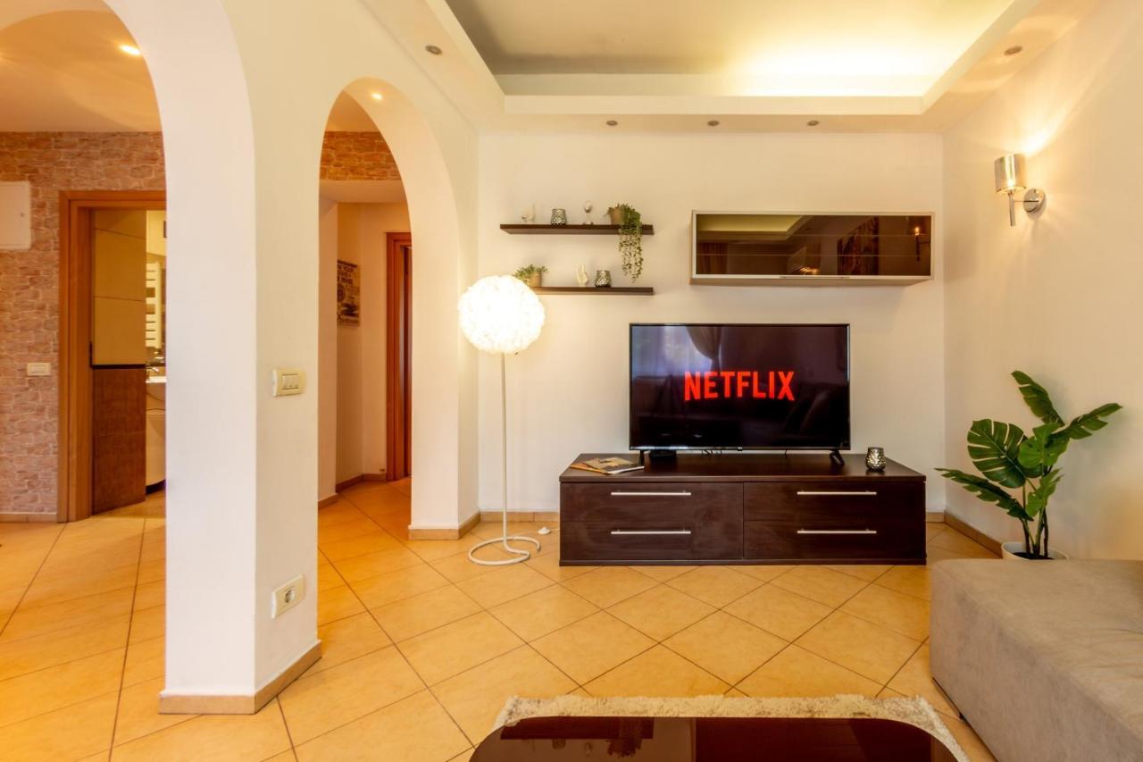 1br With Jacuzzi Near Herastrau: Ideal Getaway Bucarest