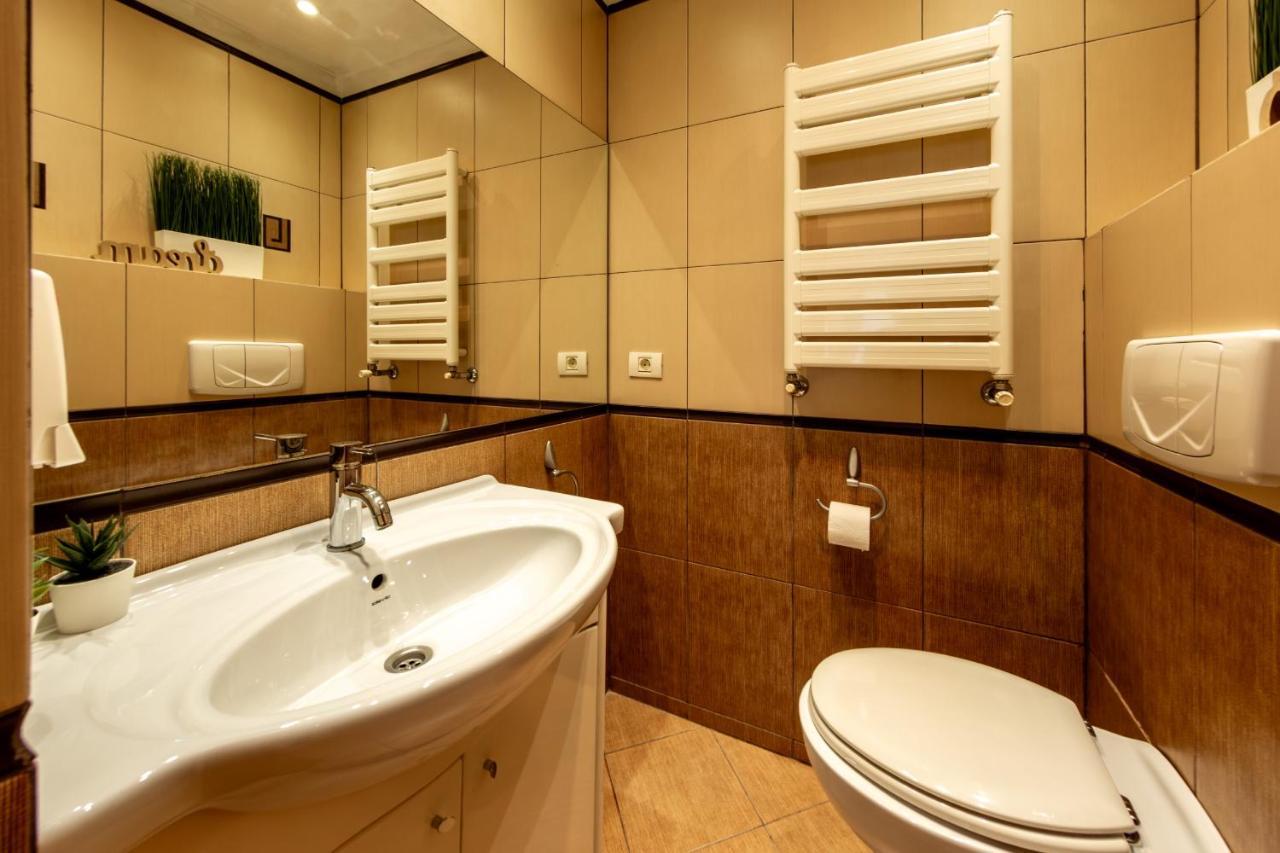 1br With Jacuzzi Near Herastrau: Ideal Getaway Appartamento Bucarest