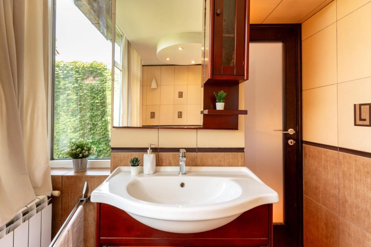 1br With Jacuzzi Near Herastrau: Ideal Getaway Appartamento