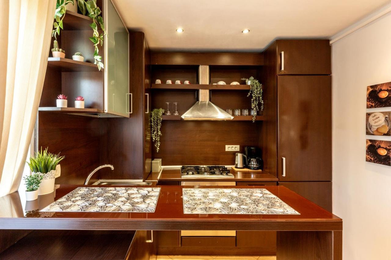 Appartamento 1br With Jacuzzi Near Herastrau: Ideal Getaway *