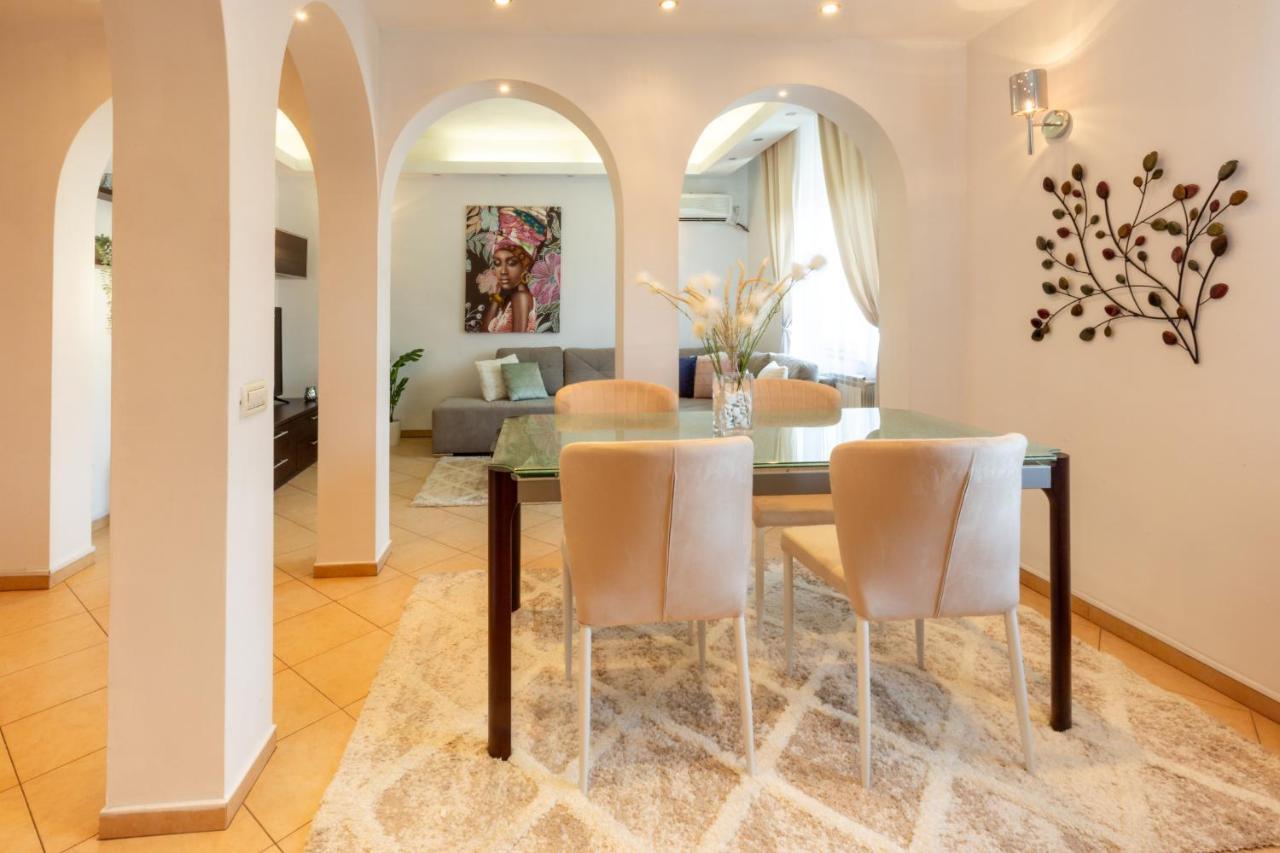 1br With Jacuzzi Near Herastrau: Ideal Getaway Appartamento