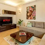 1Br Apt With Jacuzzi Near Herastrau: Ideal Getaway